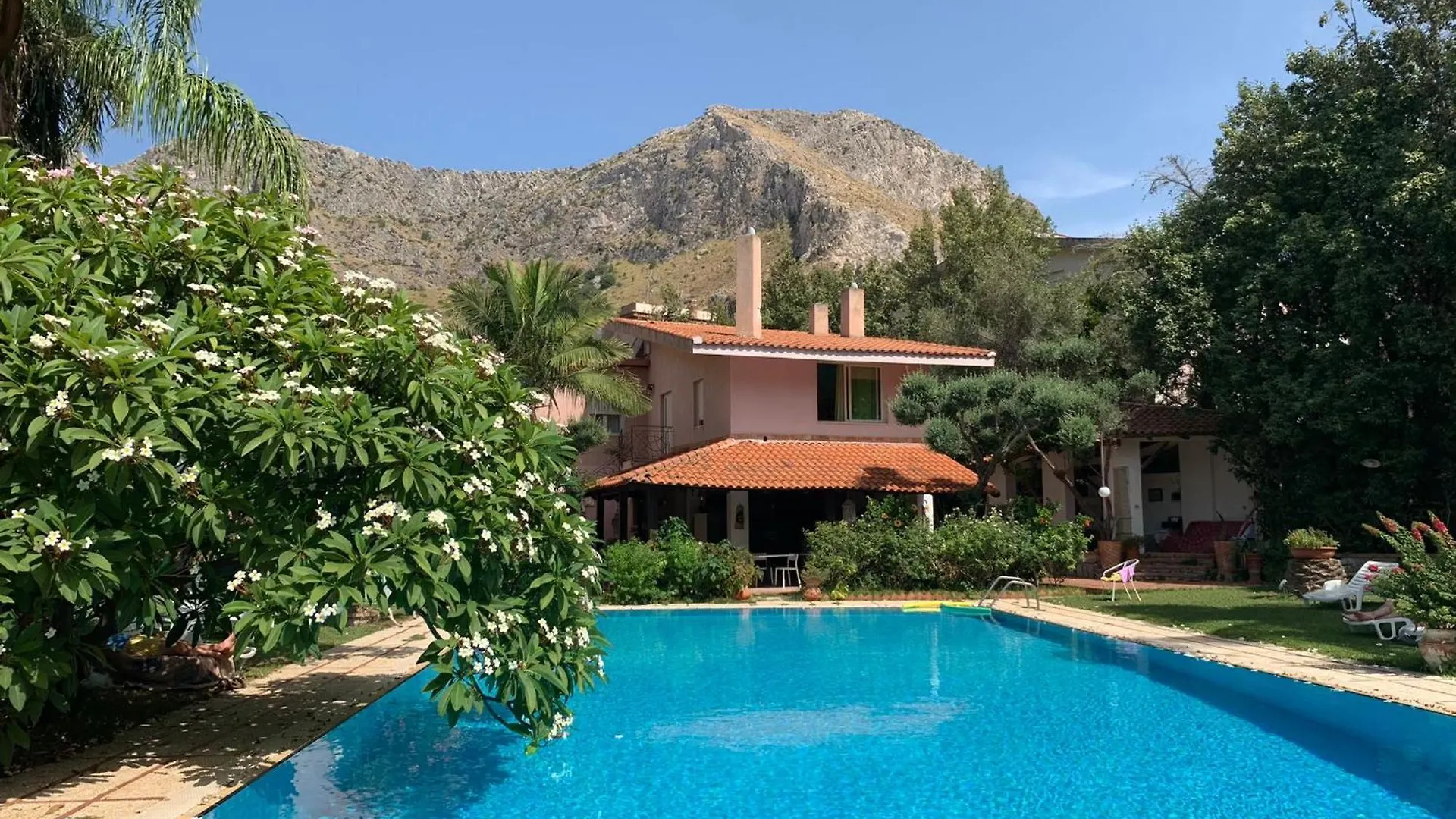 Villa Megna - Green Paradise B&B Palermo Italië
